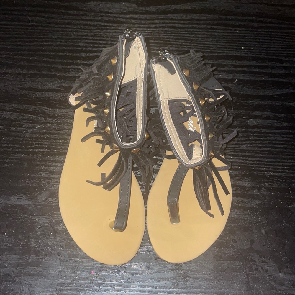 NEW no tags girl size 11 sandals.. so cute! With fringe and studs little girl